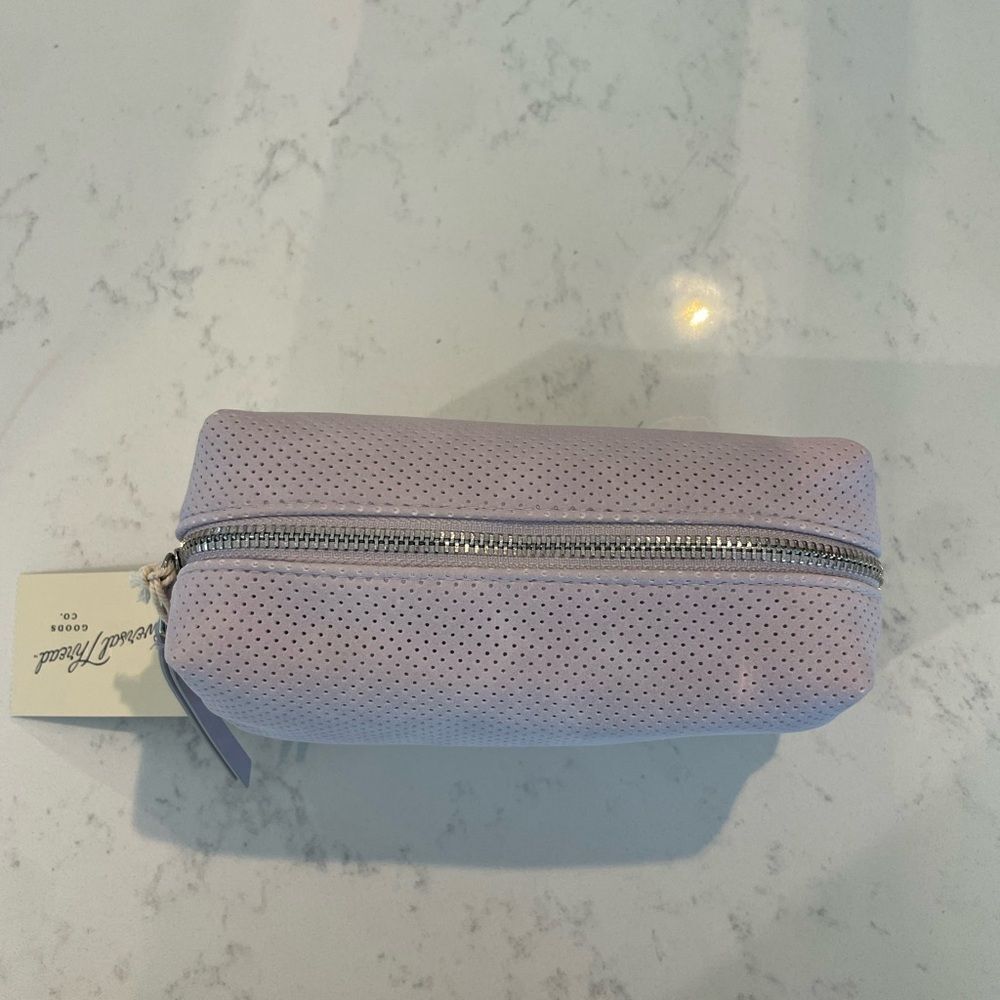 NWT Universal Thread Pouch - Picture 2 of 3